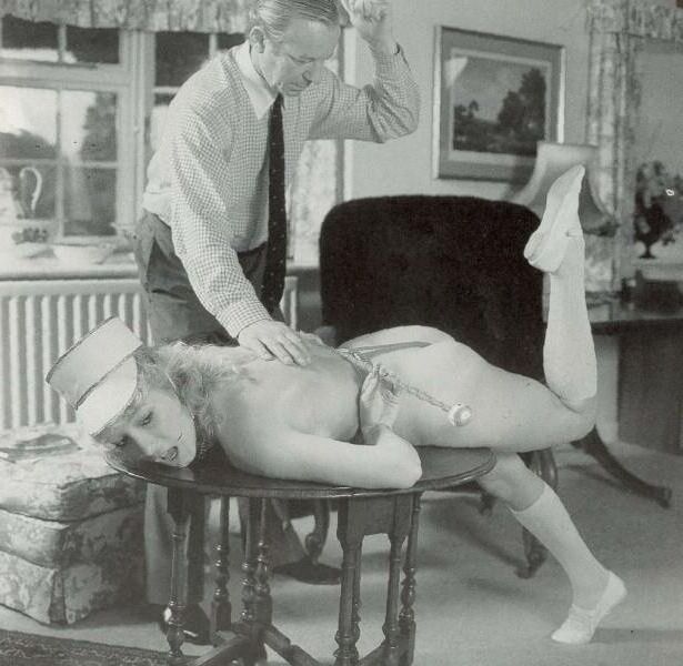 Retro Spanking errötet Bildset Serena Majorette