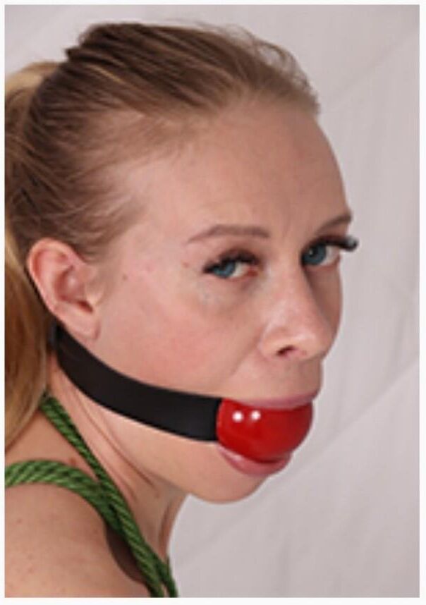 Никки Riddle Bondage Model