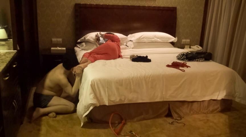 FEMDOM NIGHT AT THE HOTEL (JAPAN)