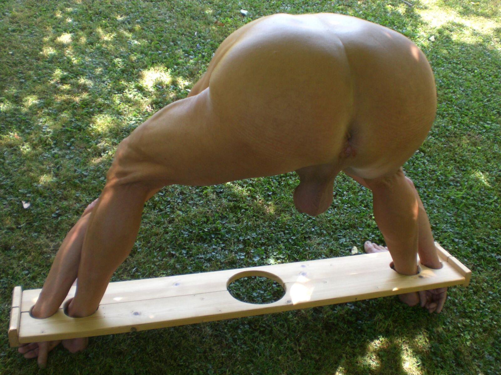 slave outdoor in pillory