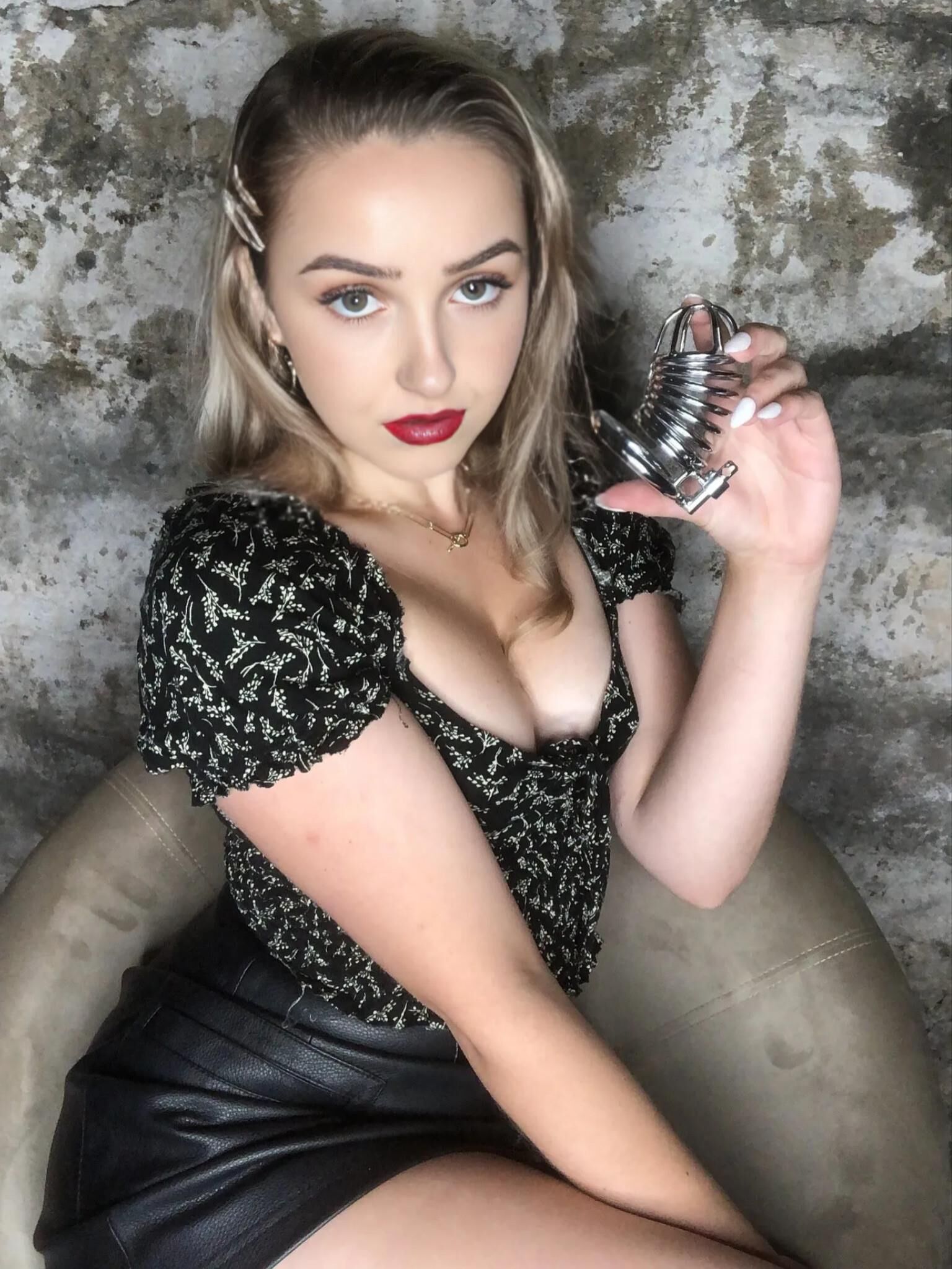 Beautiful Dominant Girls I'd Serve