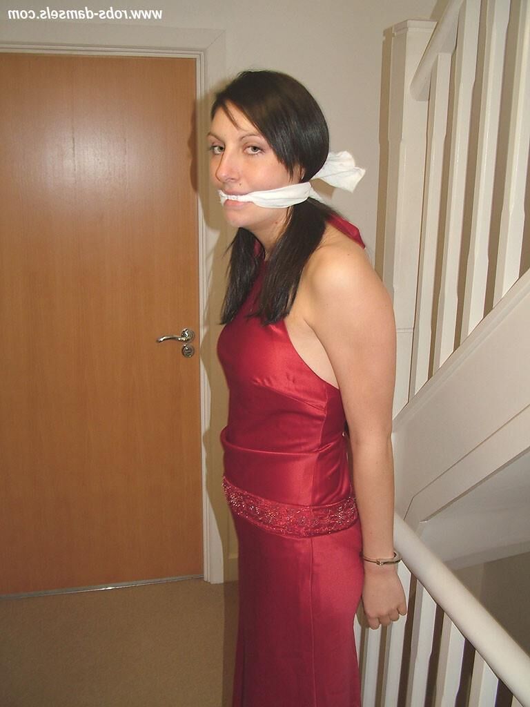 Manda marie amarrada de vestido