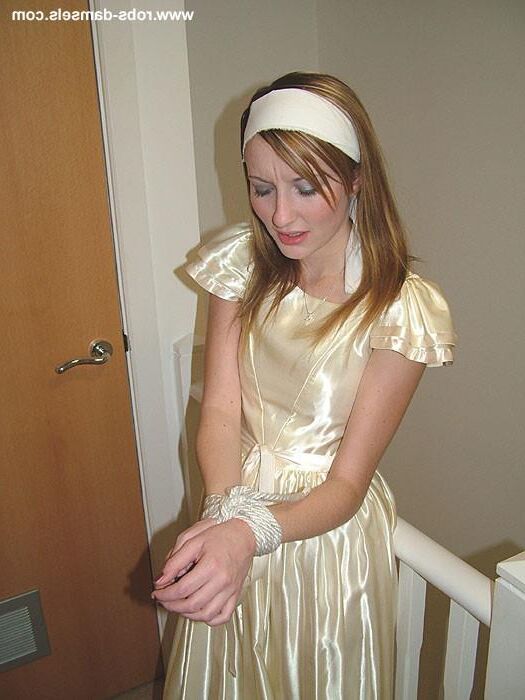 Sophia Smith encadernado em vestido