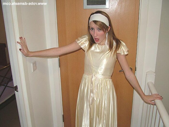 Sophia Smith encadernado em vestido