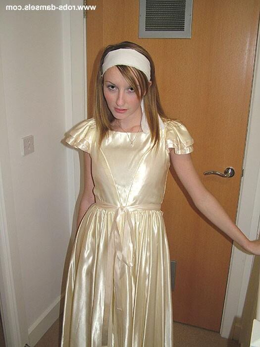 Sophia Smith encadernado em vestido
