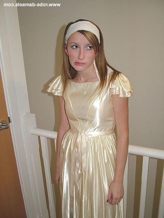 Sophia Smith encadernado em vestido