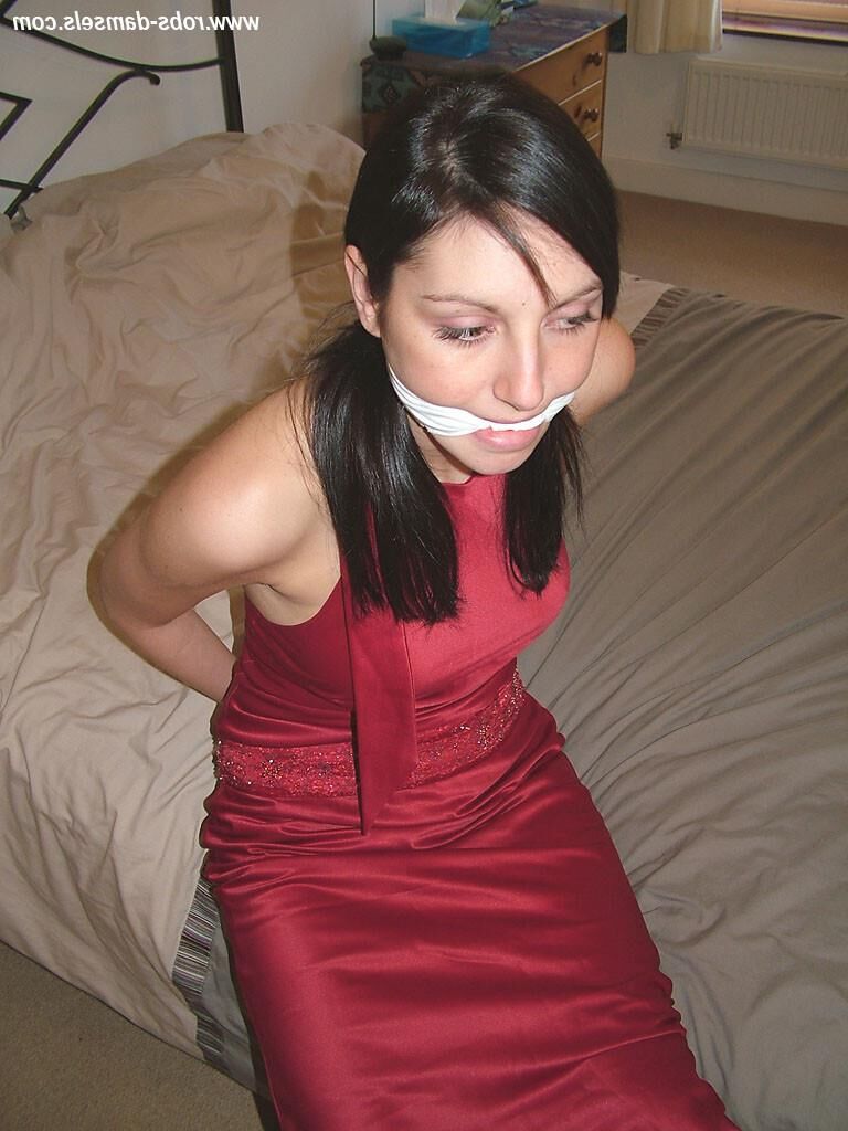 Manda marie amarrada de vestido