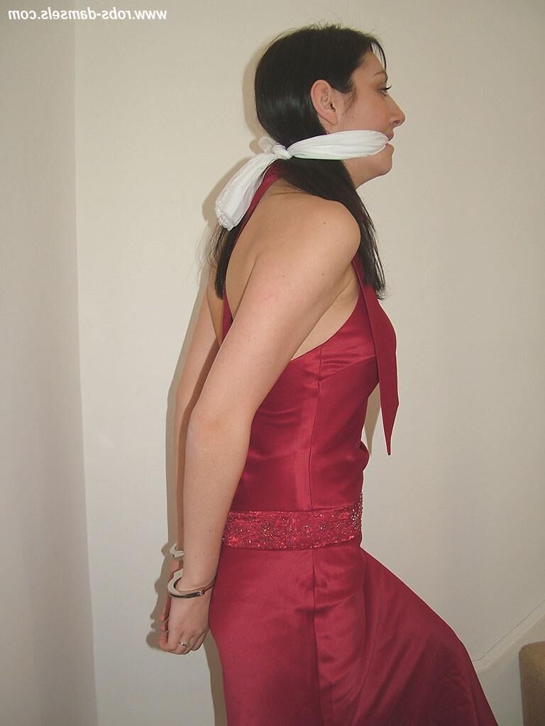 Manda marie amarrada de vestido