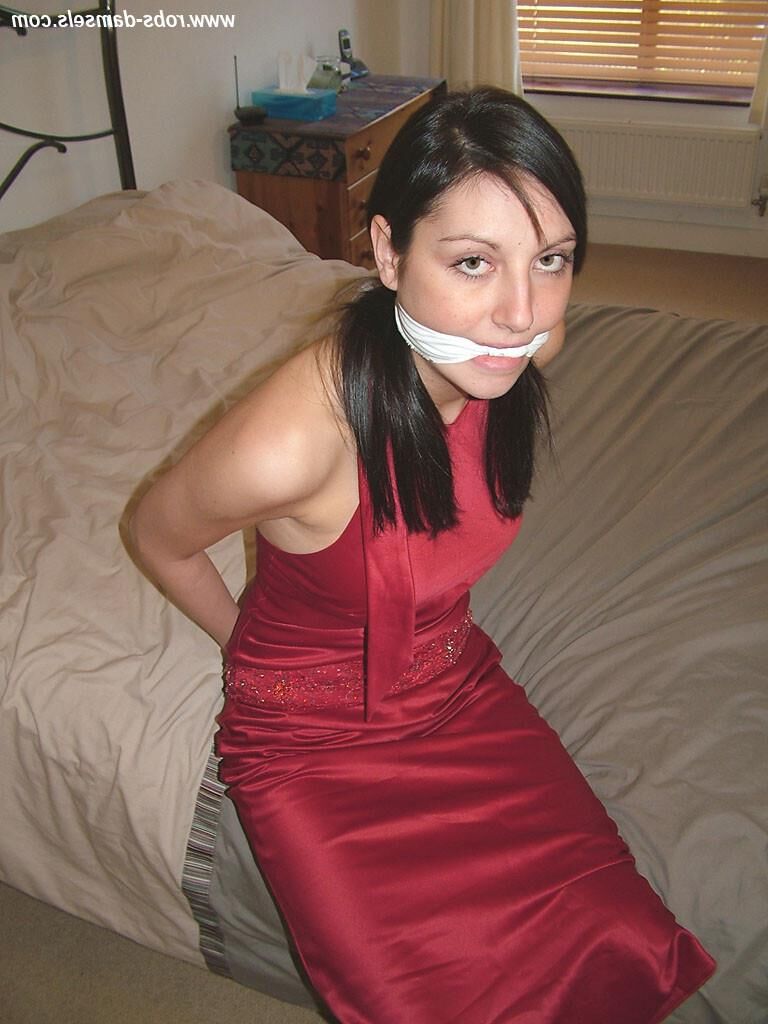 Manda marie amarrada de vestido