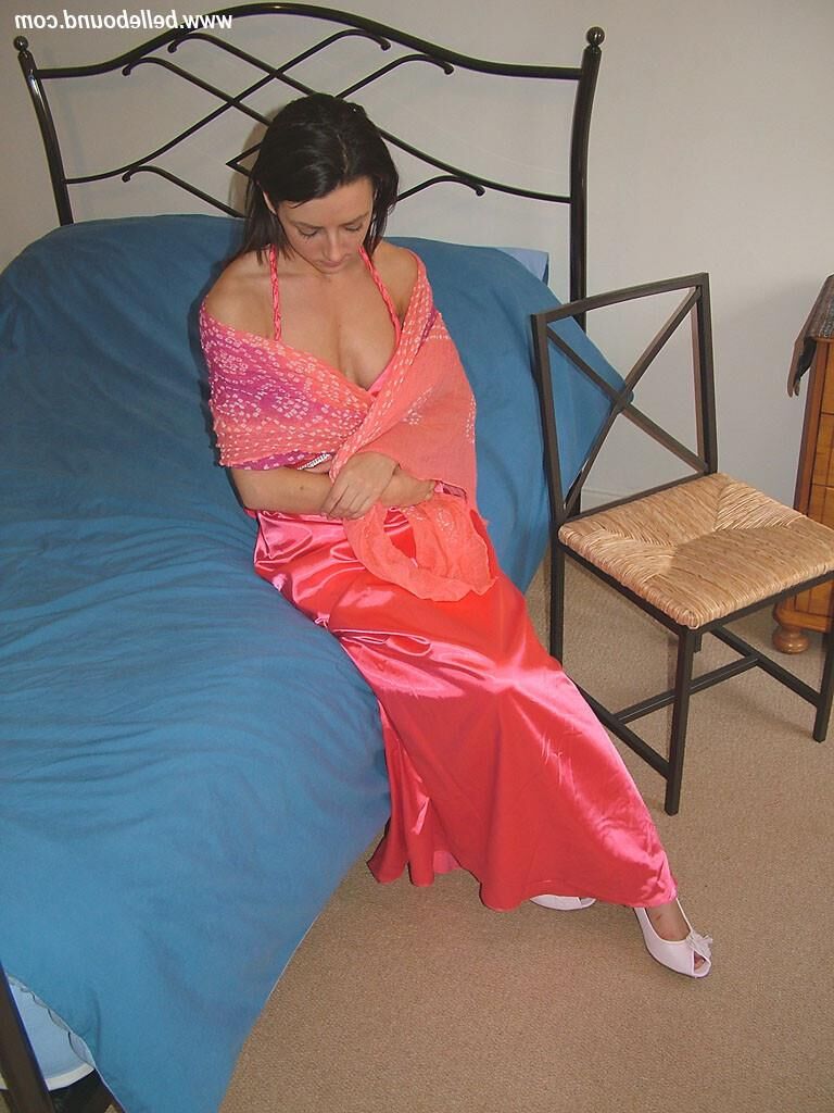Sabrina amarrada de vestido