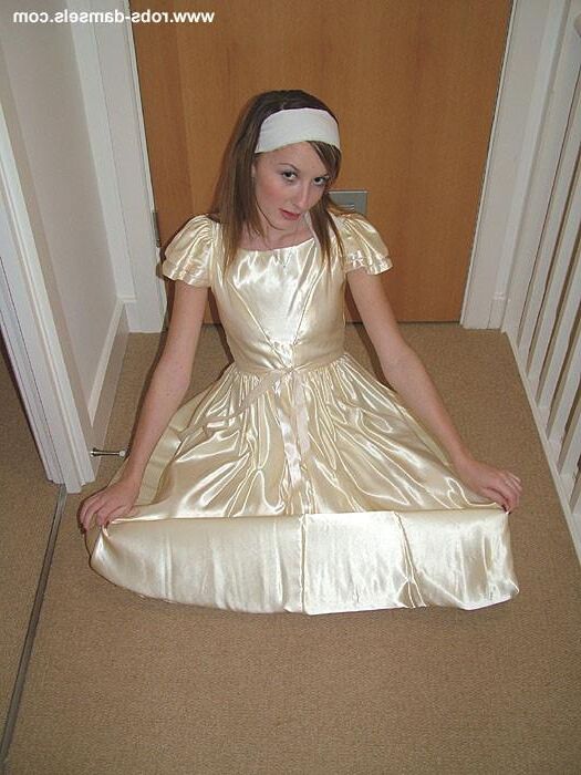Sophia Smith encadernado em vestido