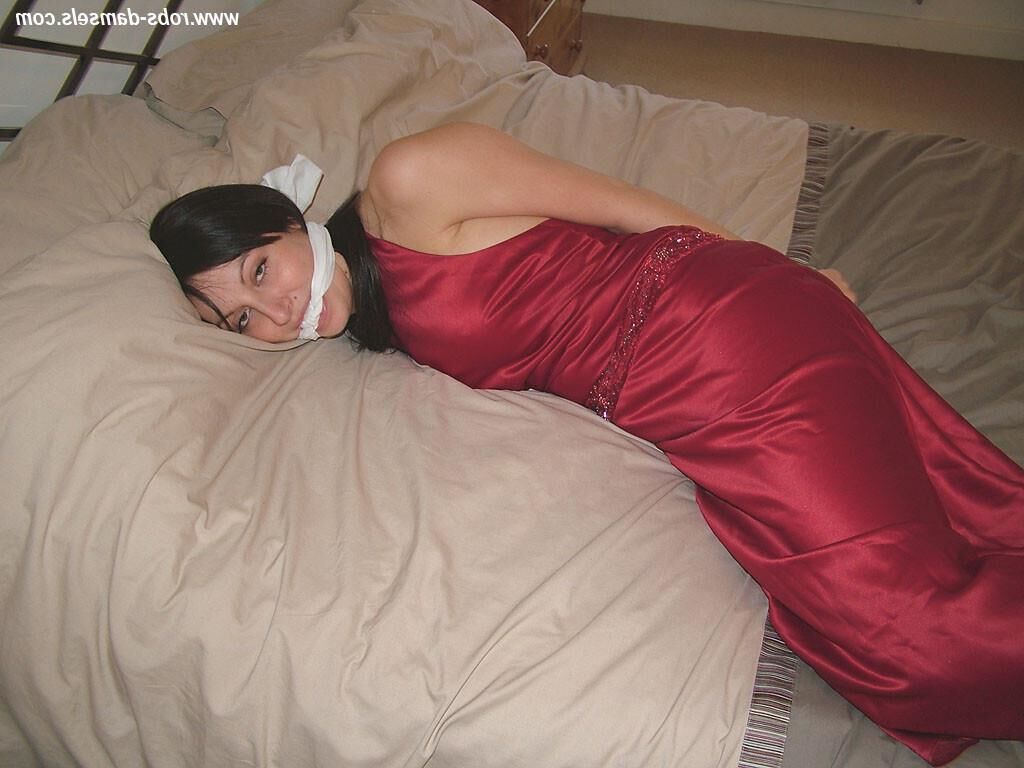 Manda marie amarrada de vestido