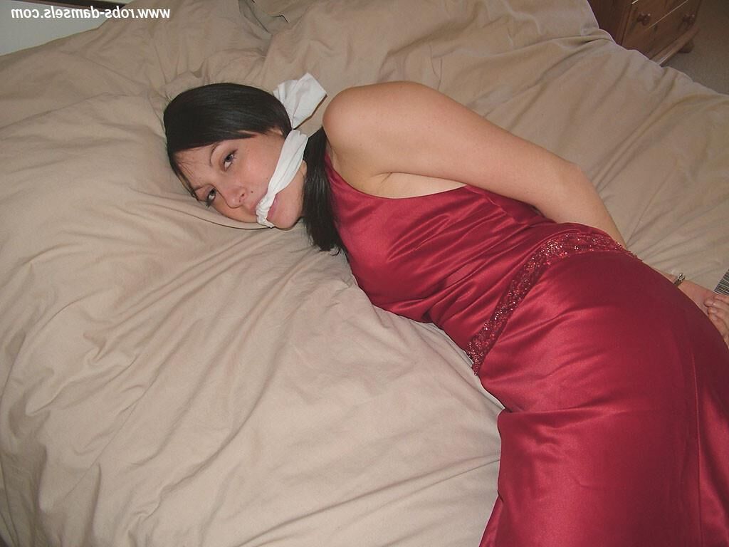 Manda marie amarrada de vestido