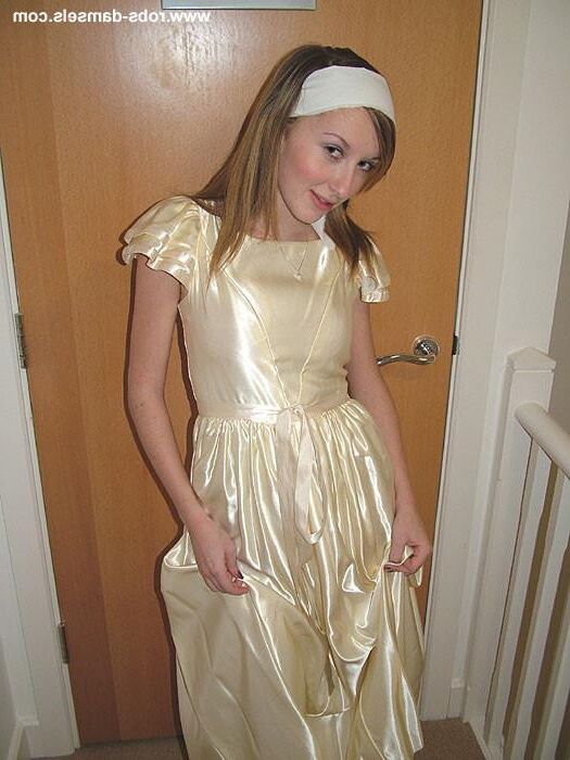 Sophia Smith encadernado em vestido