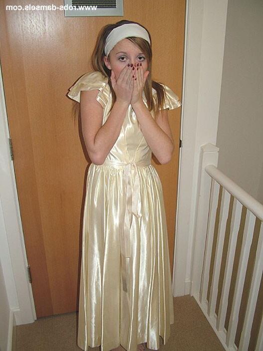 Sophia Smith encadernado em vestido