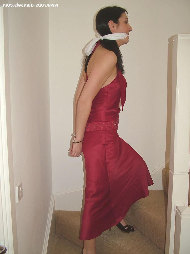 Manda marie amarrada de vestido