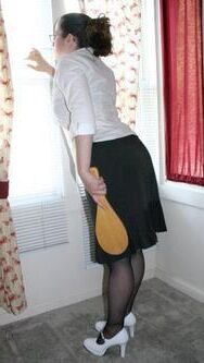 Maîtresse Femdom avec pagaie