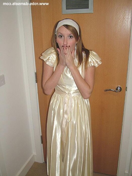 Sophia Smith encadernado em vestido