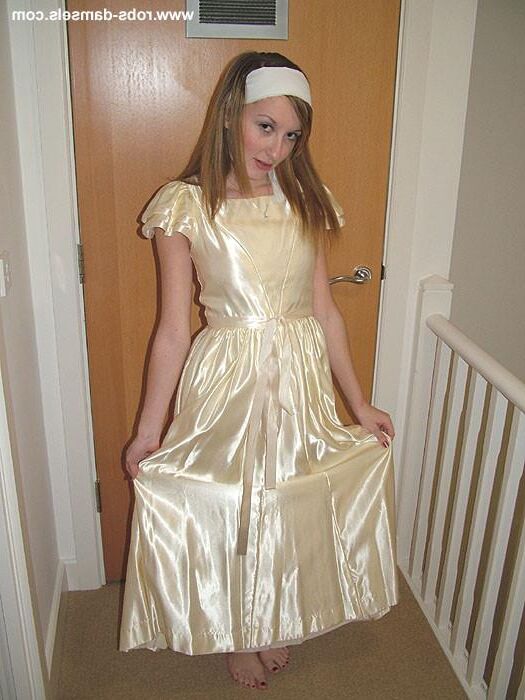 Sophia Smith encadernado em vestido