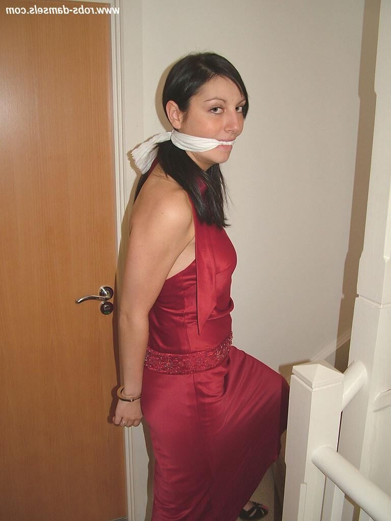 Manda marie amarrada de vestido