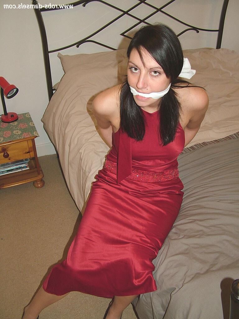 Manda marie amarrada de vestido