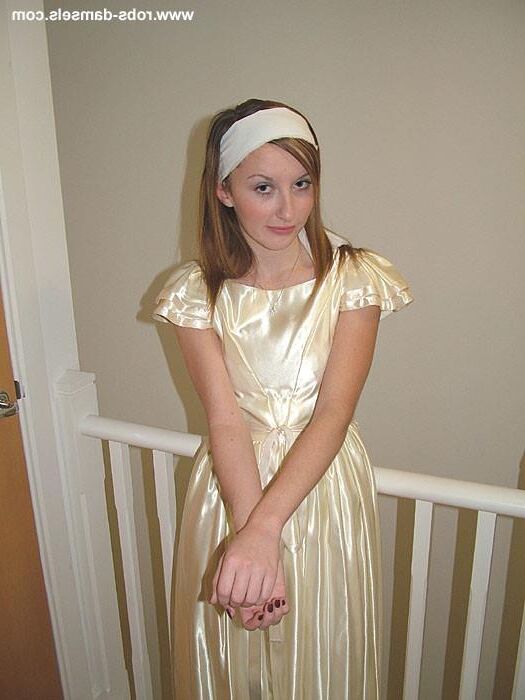 Sophia Smith encadernado em vestido