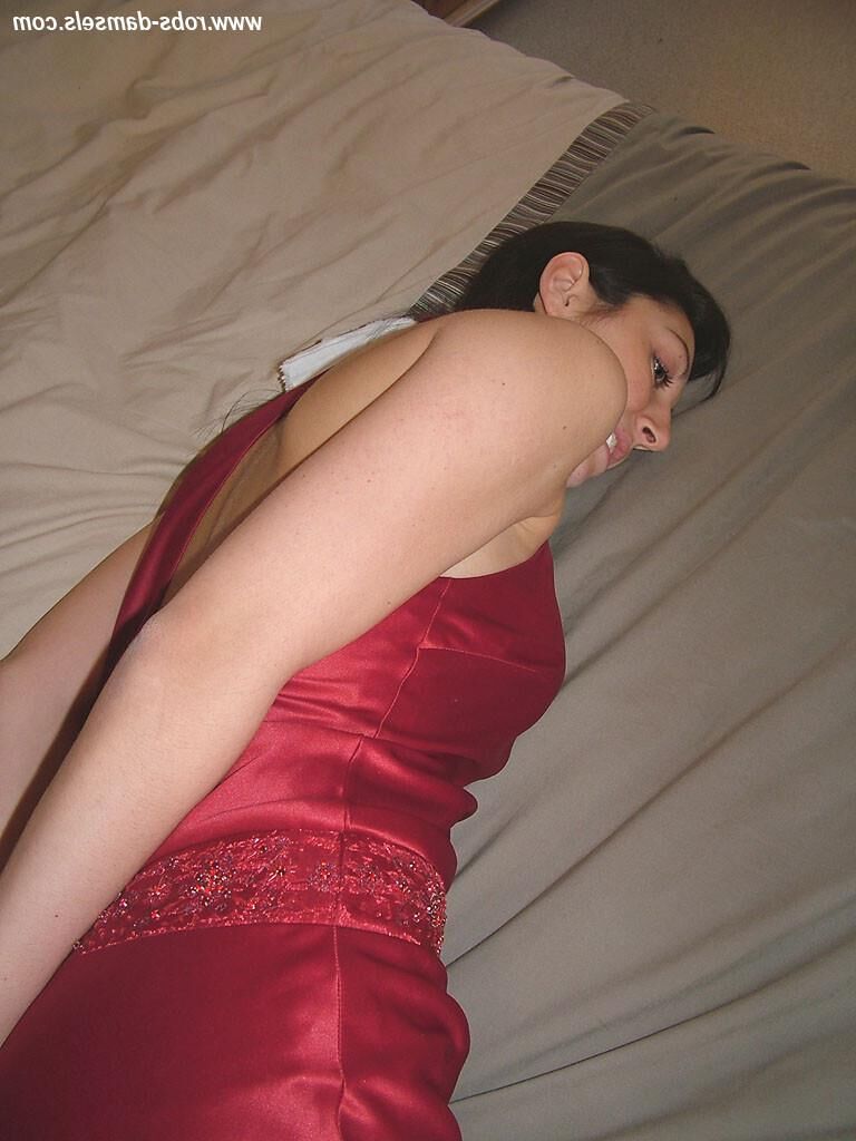 Manda marie amarrada de vestido