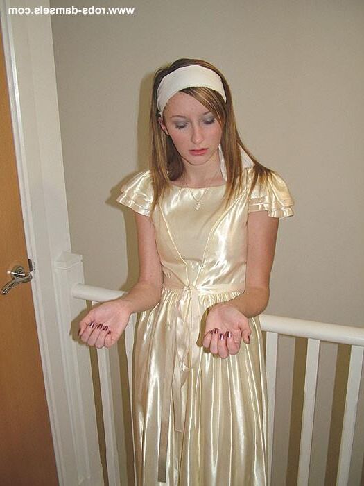 Sophia Smith encadernado em vestido