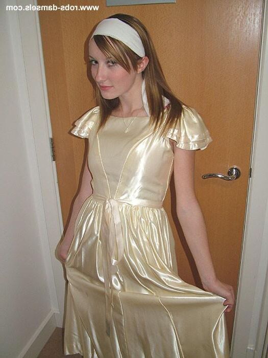 Sophia Smith encadernado em vestido