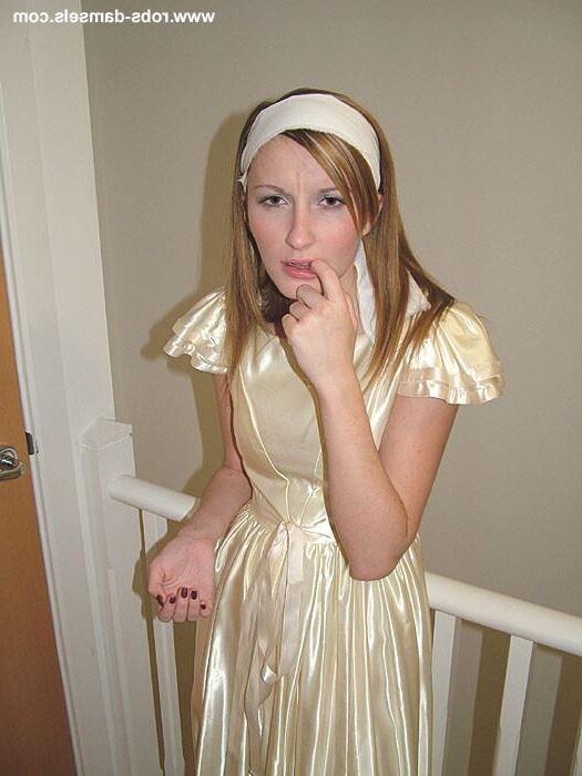 Sophia Smith encadernado em vestido