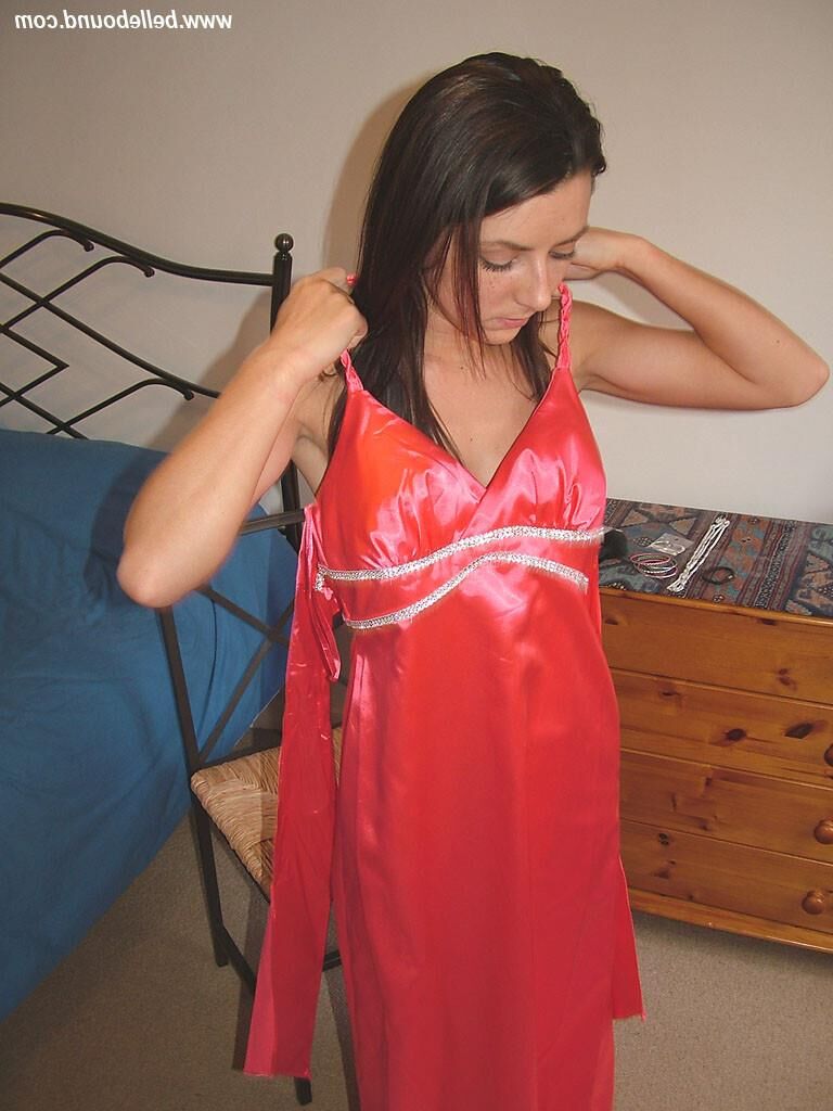 Sabrina amarrada de vestido