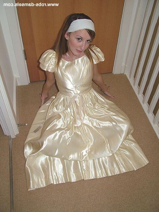 Sophia Smith encadernado em vestido