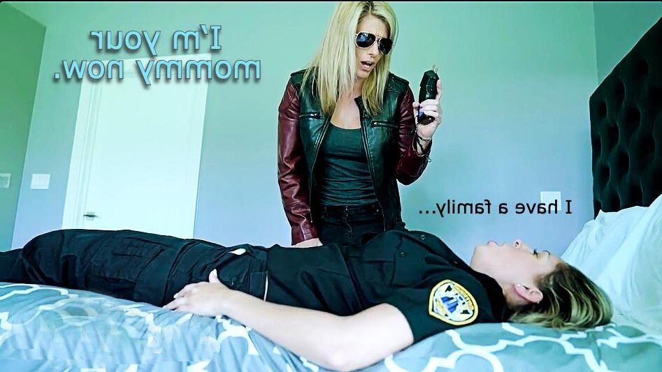 Policewoman in Deep Shit : The Lezdom Slaver