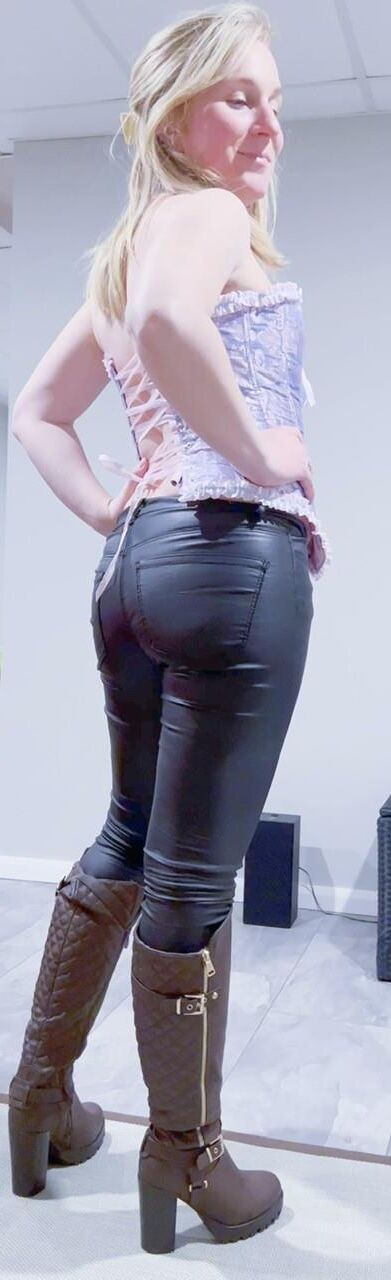 Leather and latex webslut 