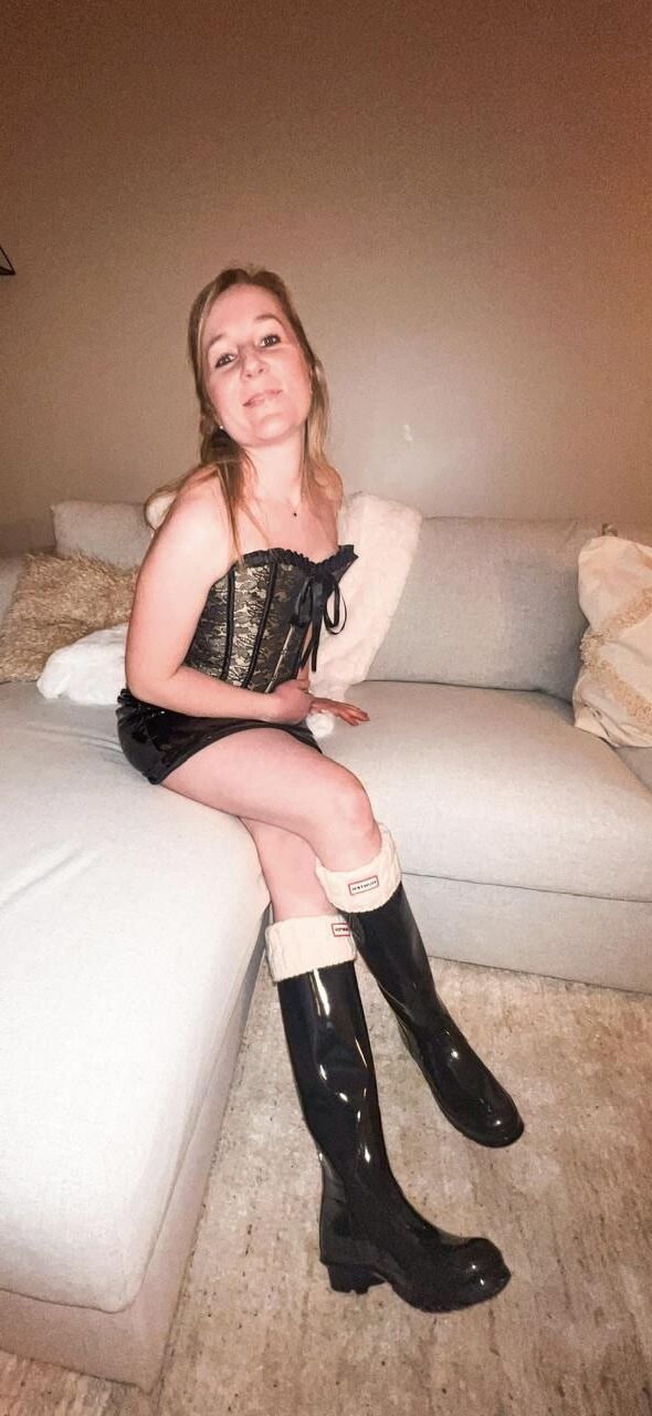 Leather and latex webslut 