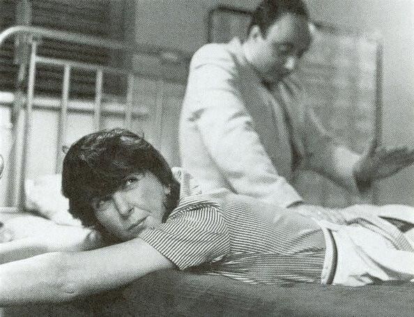 レトロスパンキングブラッシュピクチャーセットナース2人の男性bnw