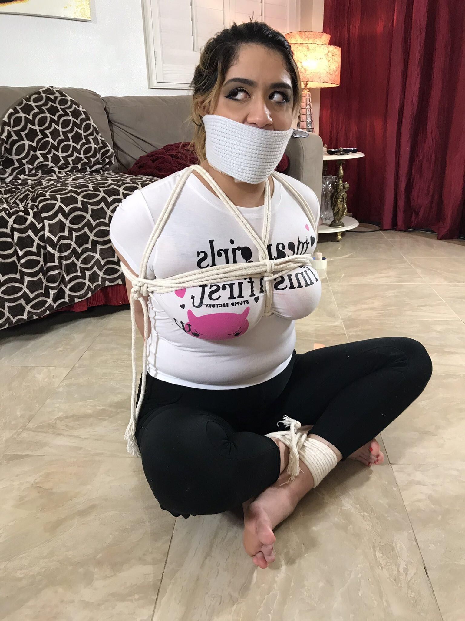Модель рабства Olivia Nicolette