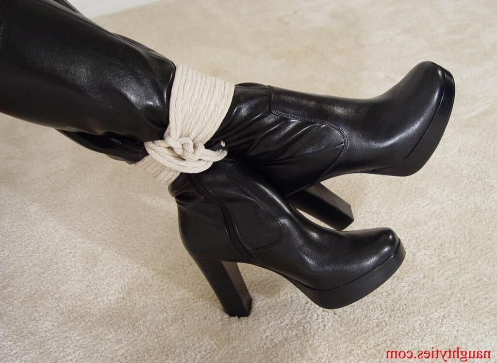 Modelo de Bondage Paige Truner