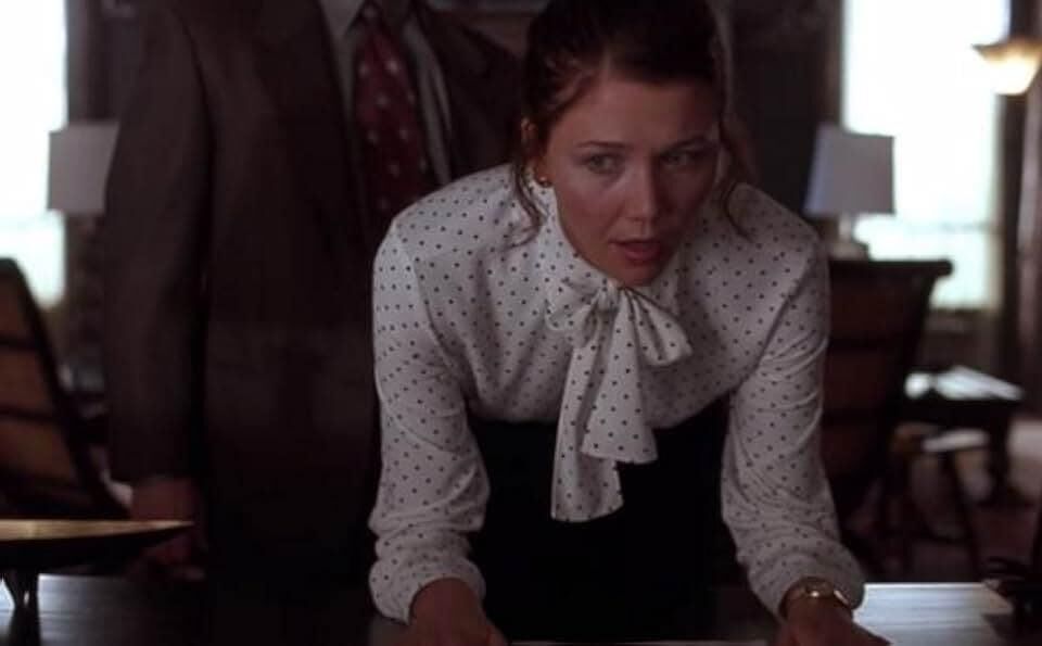 Maggie Gyllenhaal (o Secretário)