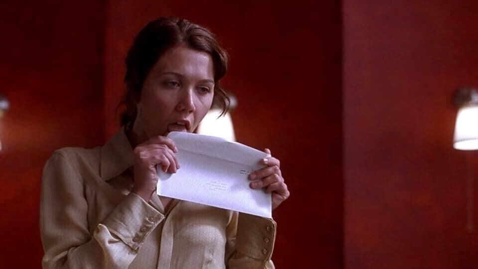 Maggie Gyllenhaal (o Secretário)