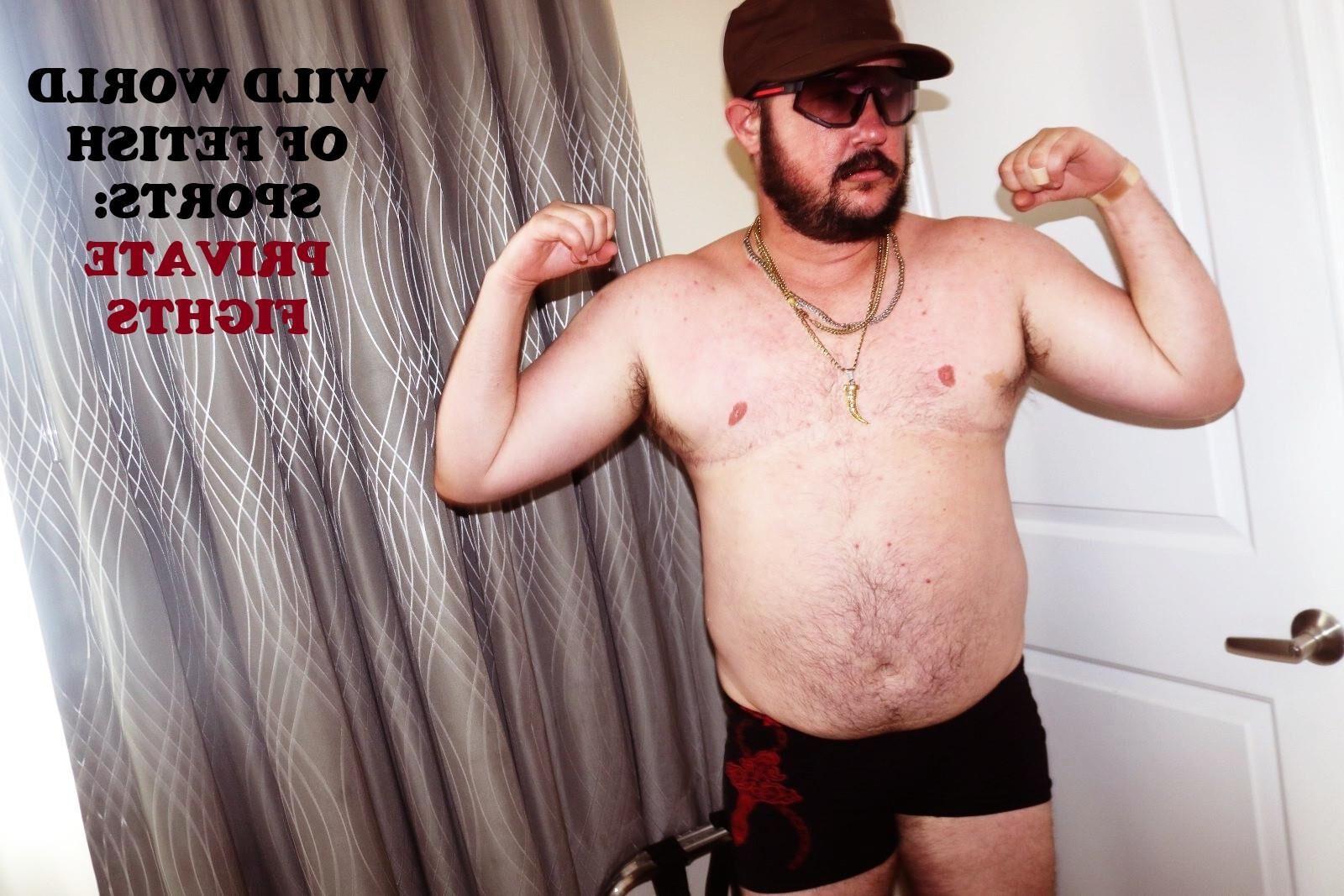 Gemischtes Sexkampf/Wrestling: Bunny gegen den Bären